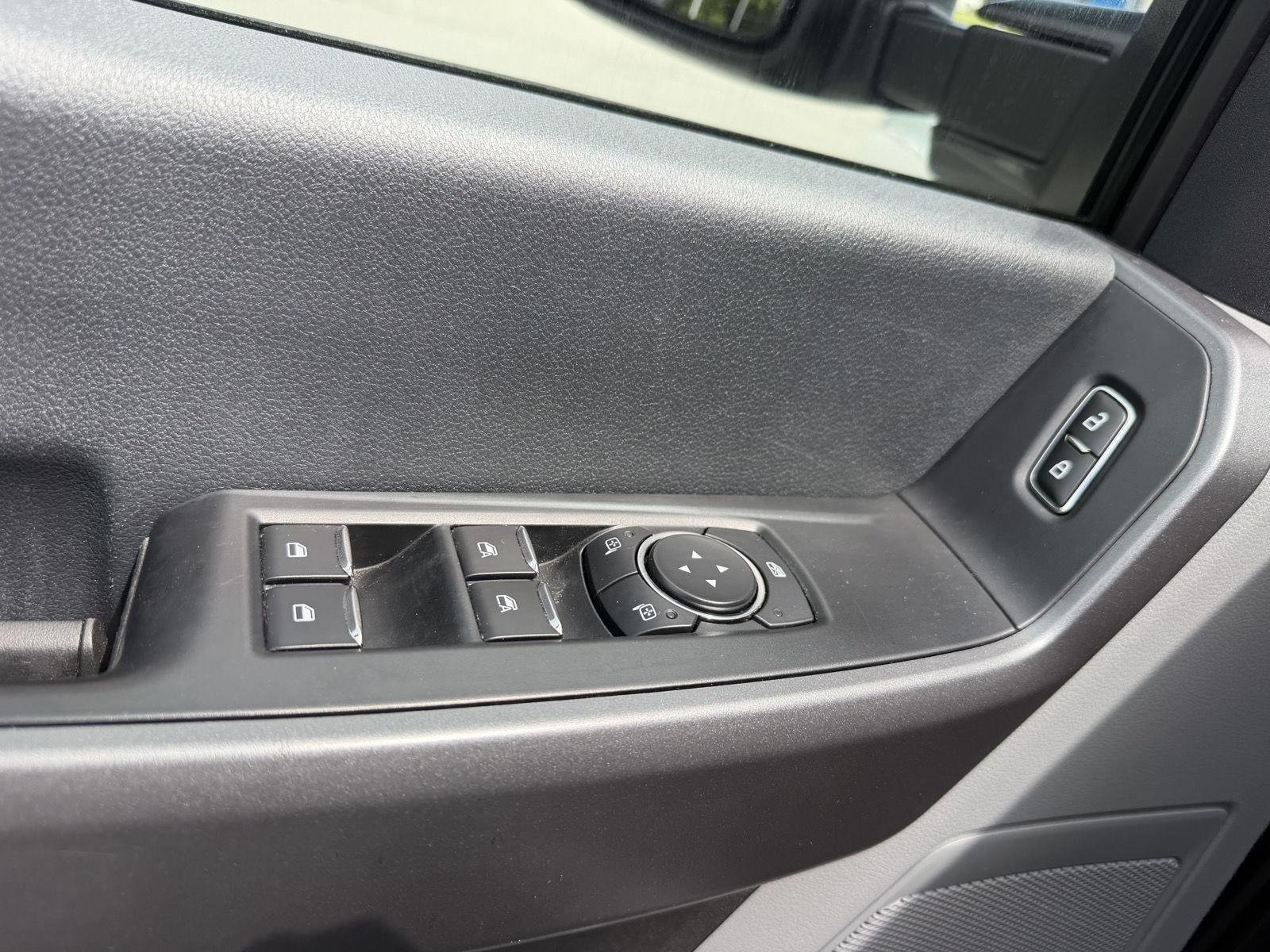Used 2025 Oxford White Ford XLT image 32