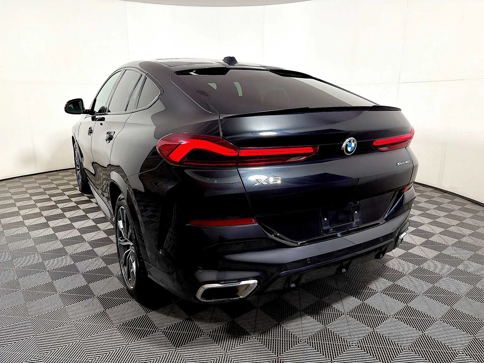 Certified Used 2024 Black Sapphire Metallic BMW xDrive40i image 5