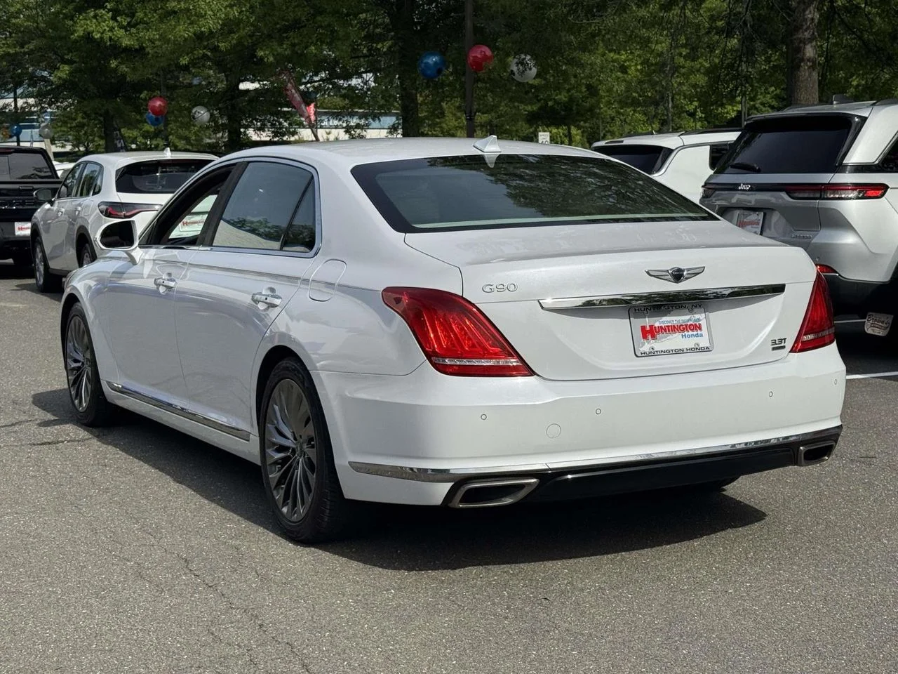 Used 2018 Casablanca White Genesis 3.3T Premium image 8