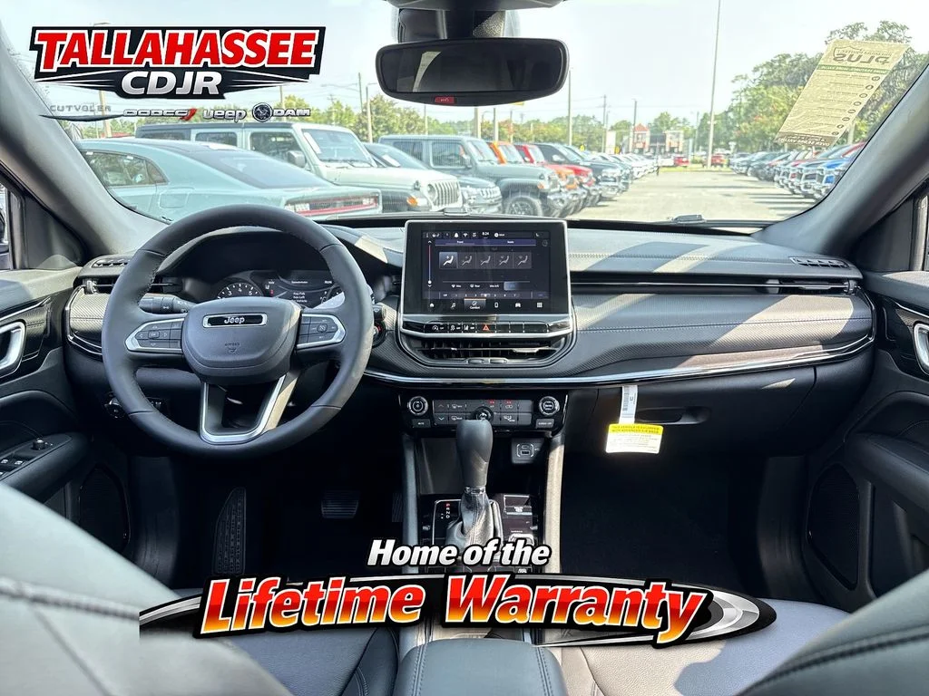 New 2026 Diamond Black Crystal Pearlcoat Jeep Latitude image 27
