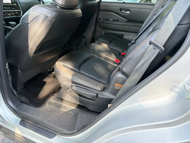 Used 2023 Silver Nissan SL FWD image 21