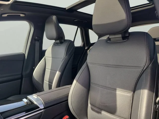 Used 2023 Gray Mercedes-Benz GLC 300 image 32