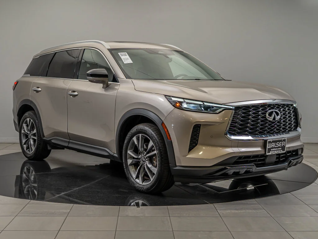 Used 2023 Warm Titanium INFINITI LUXE image 3