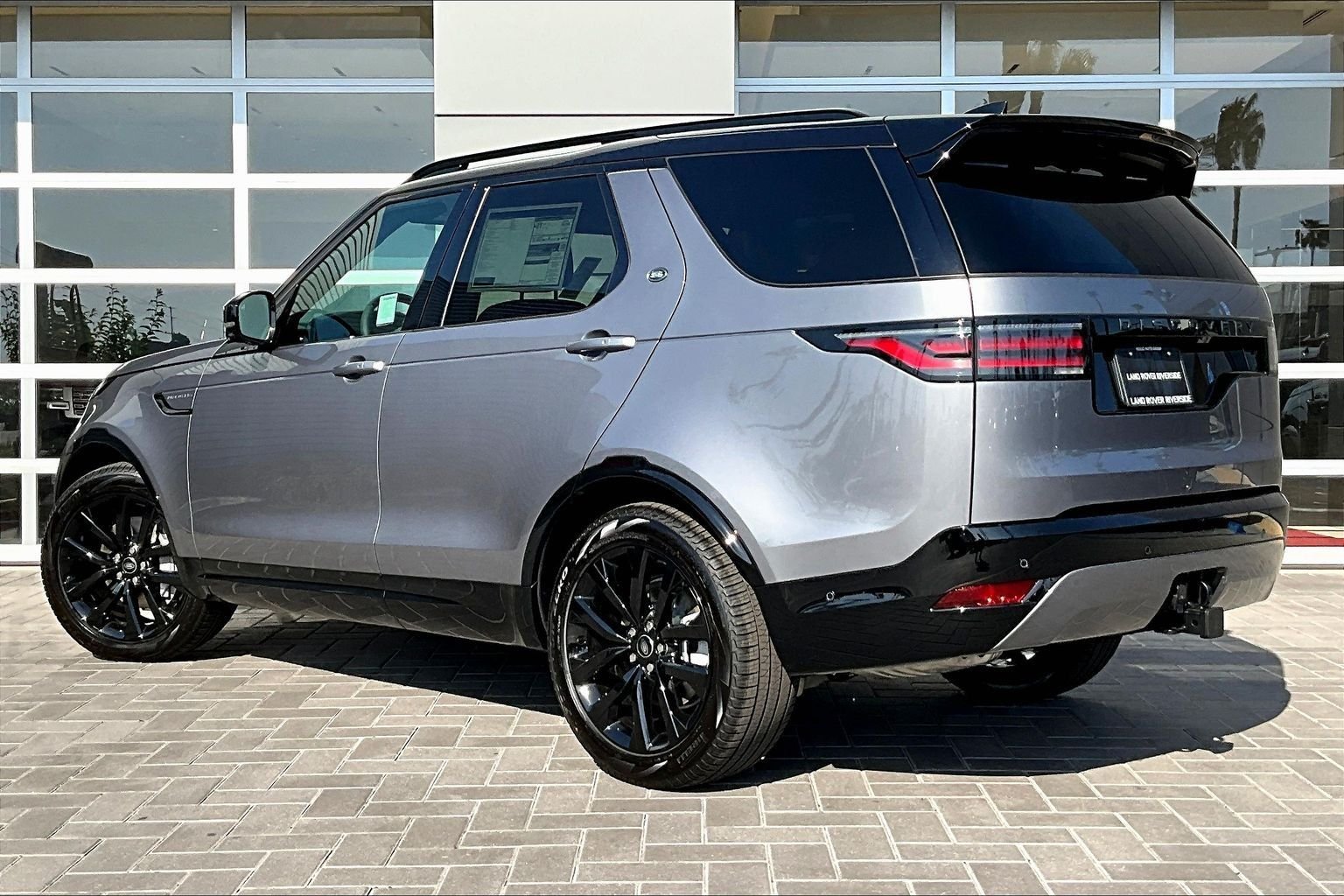 New 2026 Eiger Grey Land Rover Dynamic SE image 3