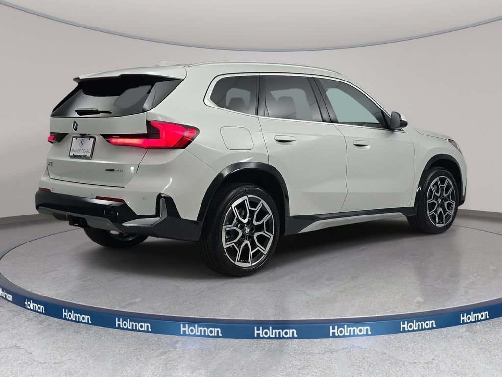 New 2026 Mineral White Metallic BMW xDrive28i image 5