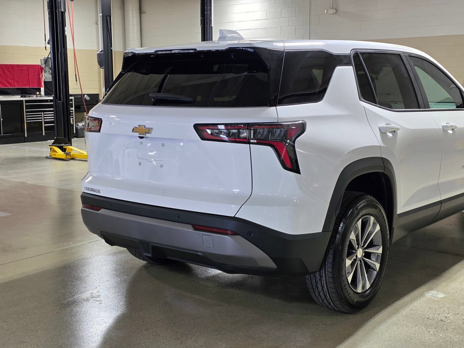 2027 Chevrolet Equinox LT - Photo 11