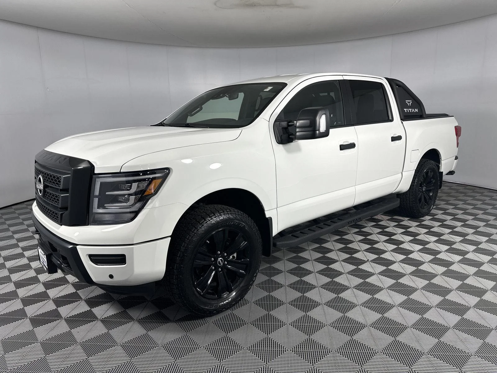 Used 2024 Glacier White Nissan SV image 3