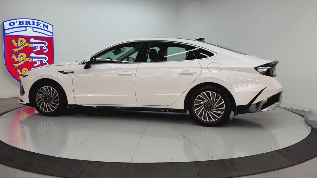 Used 2024 White Hyundai Limited image 7