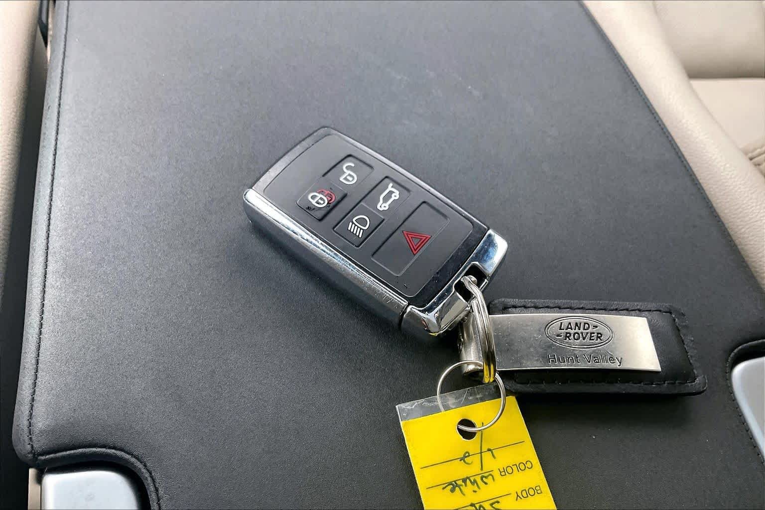 Used 2019 Fuji White Land Rover SE image 14