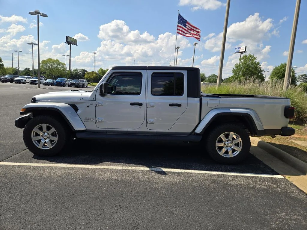 Used 2023 Silver Jeep Overland image 5