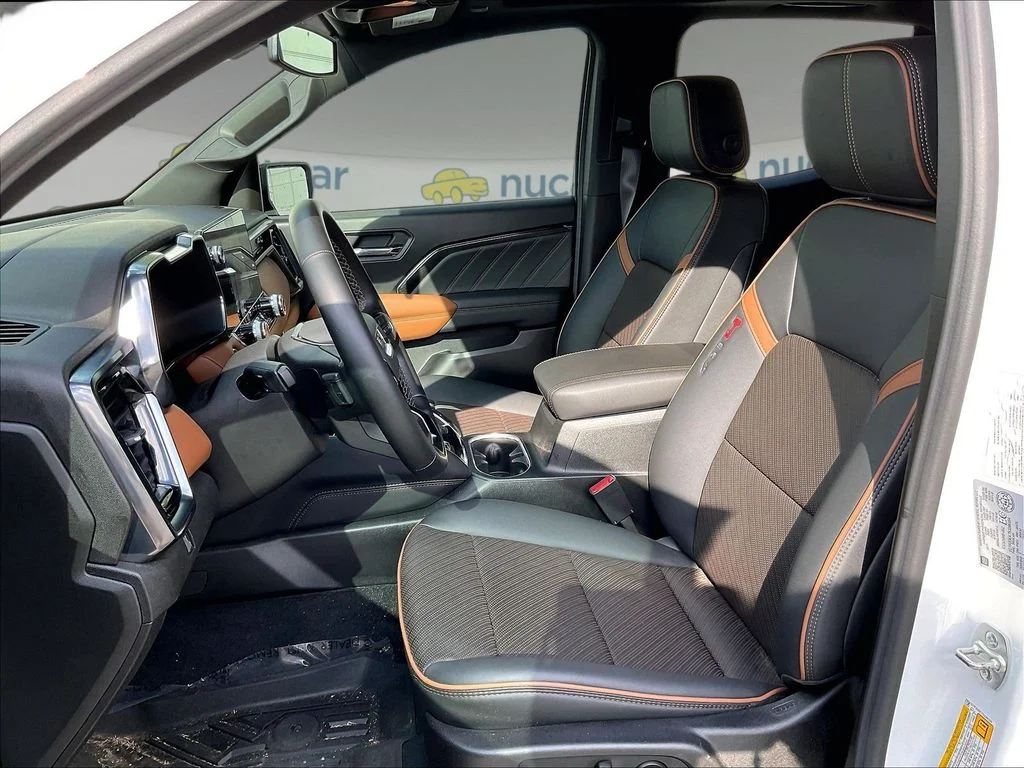 Used 2025 White GMC AT4 image 10
