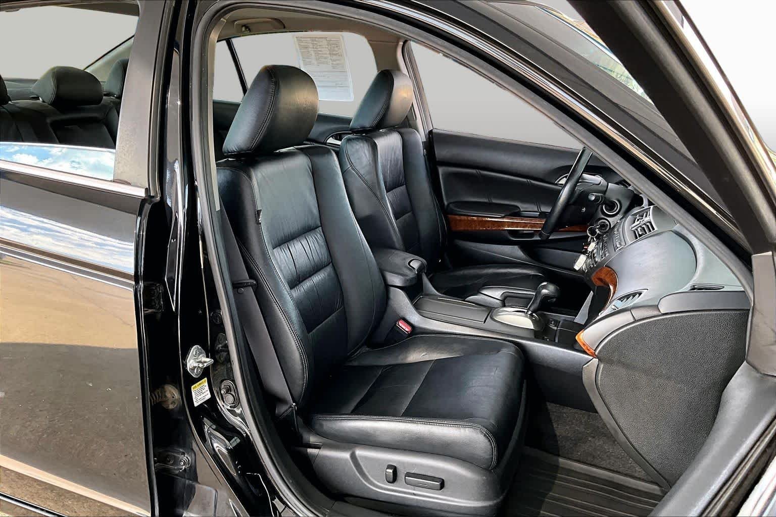 Used 2011 Crystal Black Pearl Honda EX-L image 8