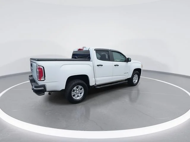 Used 2017 White GMC Base image 8