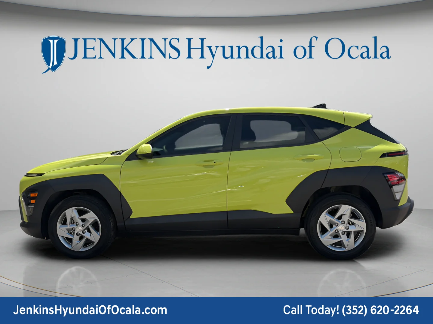Used 2024 Neoteric Yellow Hyundai SE image 6