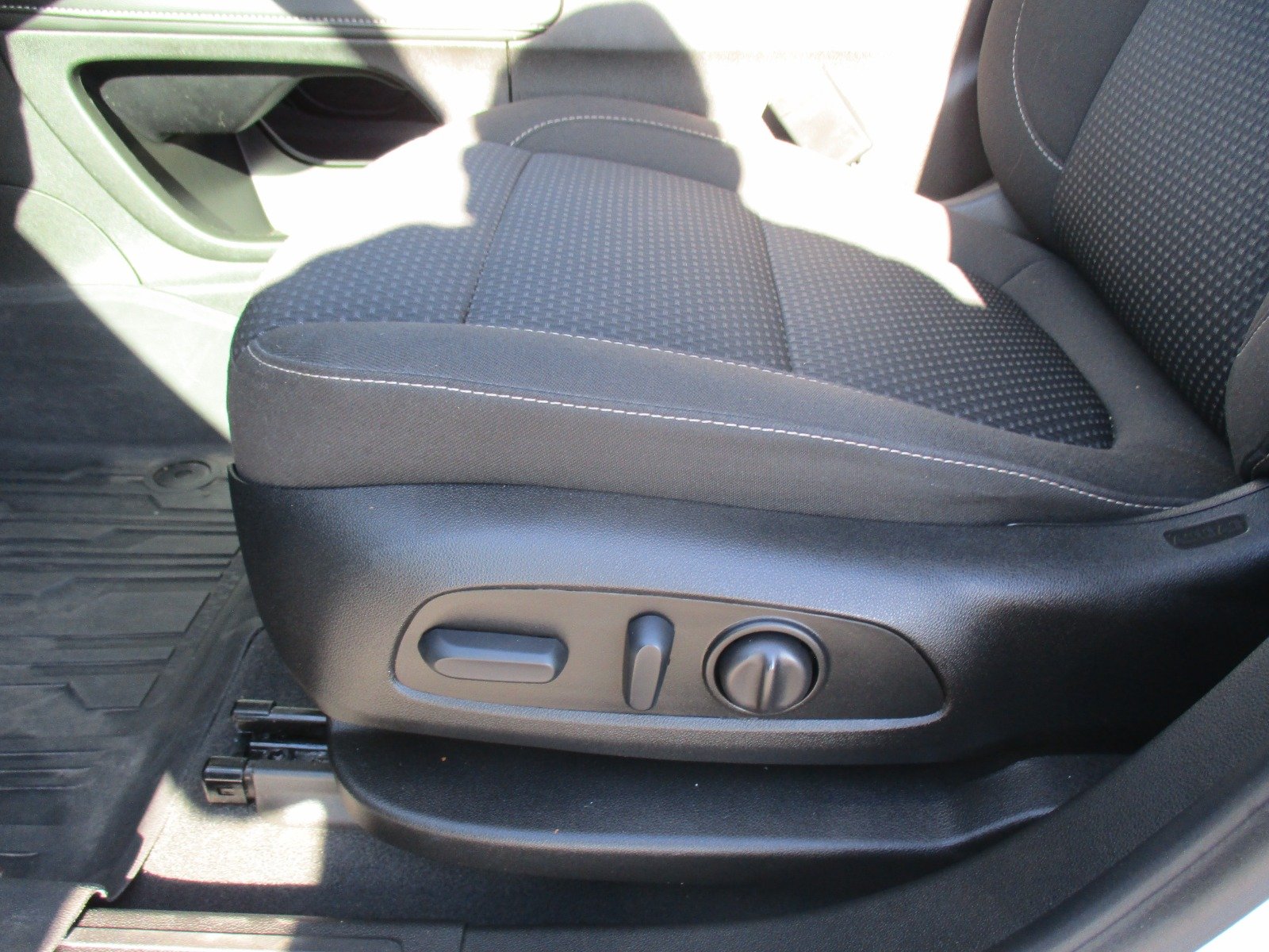 Used 2023 WHITE Gmc Sle image 14