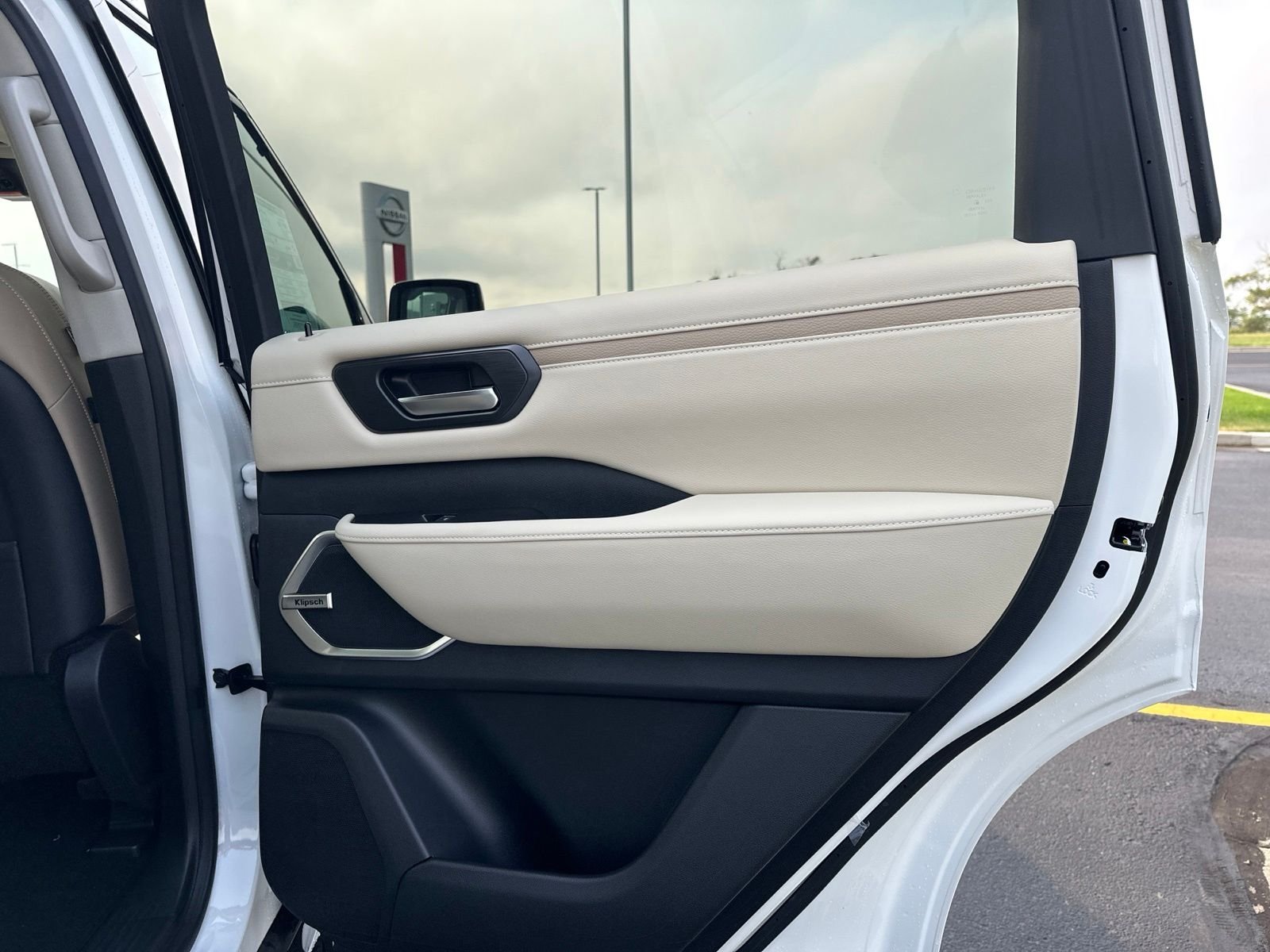 New 2026 White Nissan Platinum image 39
