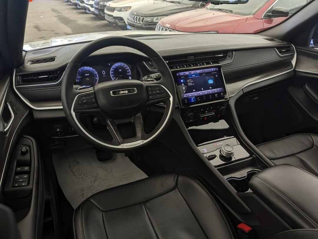 Certified Used 2024 White Jeep Limited - - 4x4 - Luxury Tech II - Black Appearance - Command View Sunroof & More! image 25
