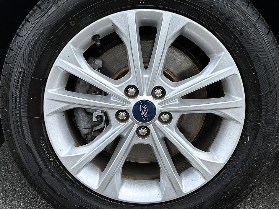 Used 2019 Lightning Blue Metallic Ford SEL image 8