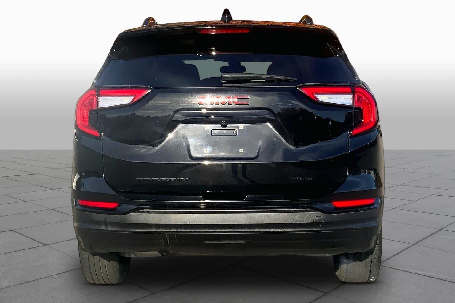 Used 2022 Ebony Twilight Metallic GMC SLE image 5