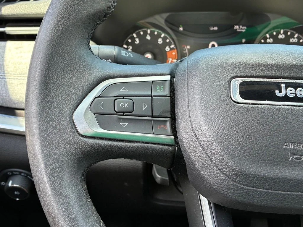 Used 2024 White Jeep Latitude image 30