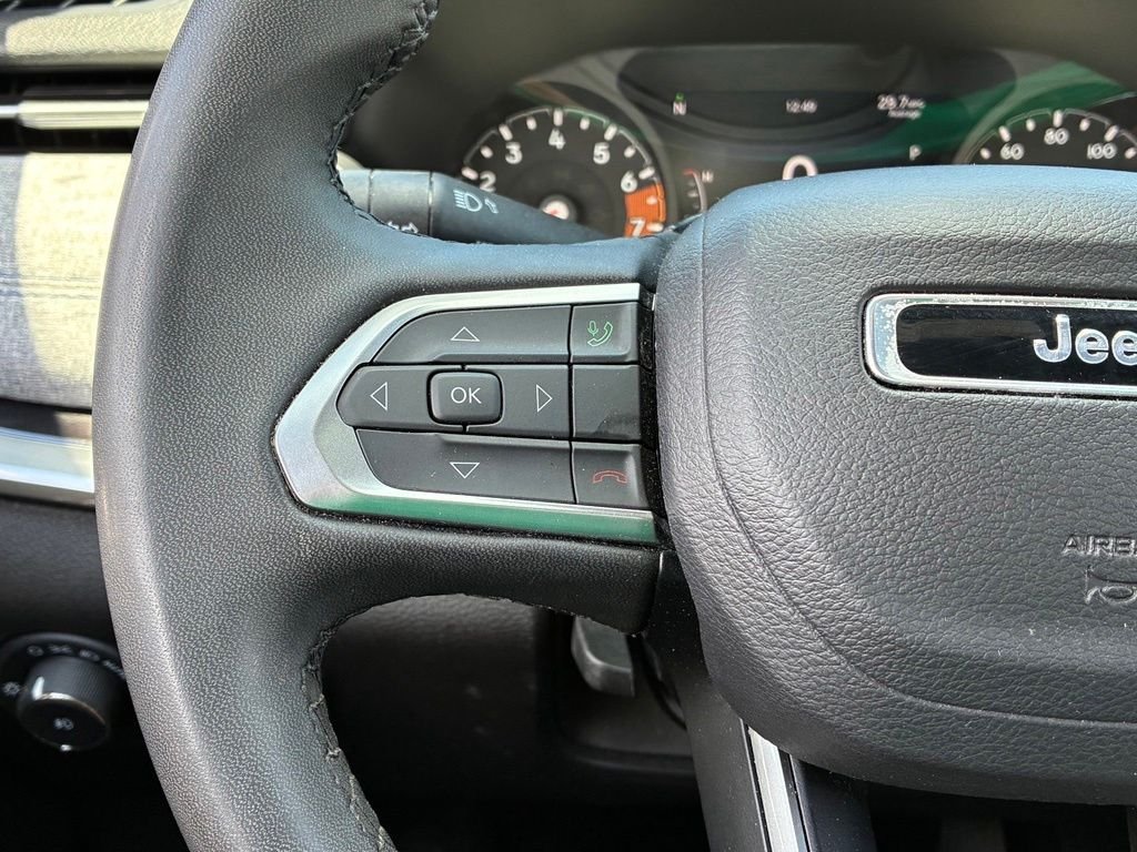 Used 2024 White Jeep Latitude image 30