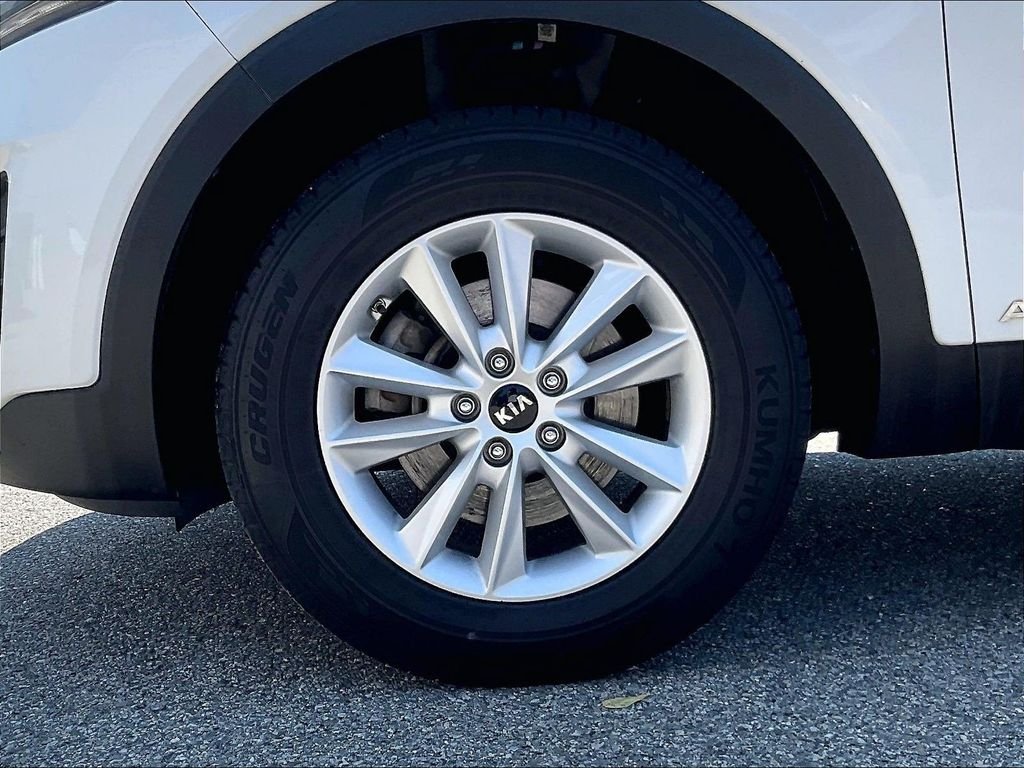 Used 2019 White Kia LX image 7