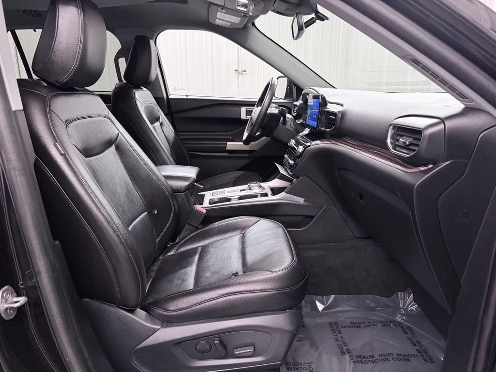 Used 2022 Black Ford Limited image 42