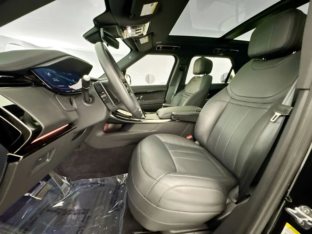 Used 2024 Black Land Rover Dynamic SE image 20