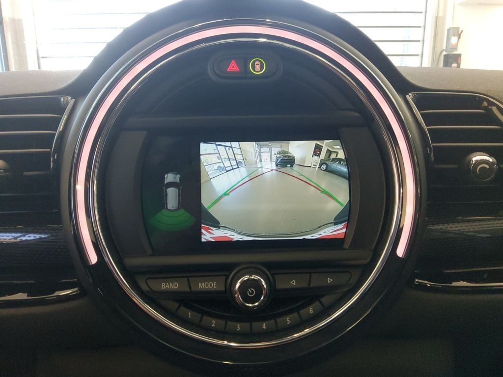 Used 2019 White MINI Classic image 26