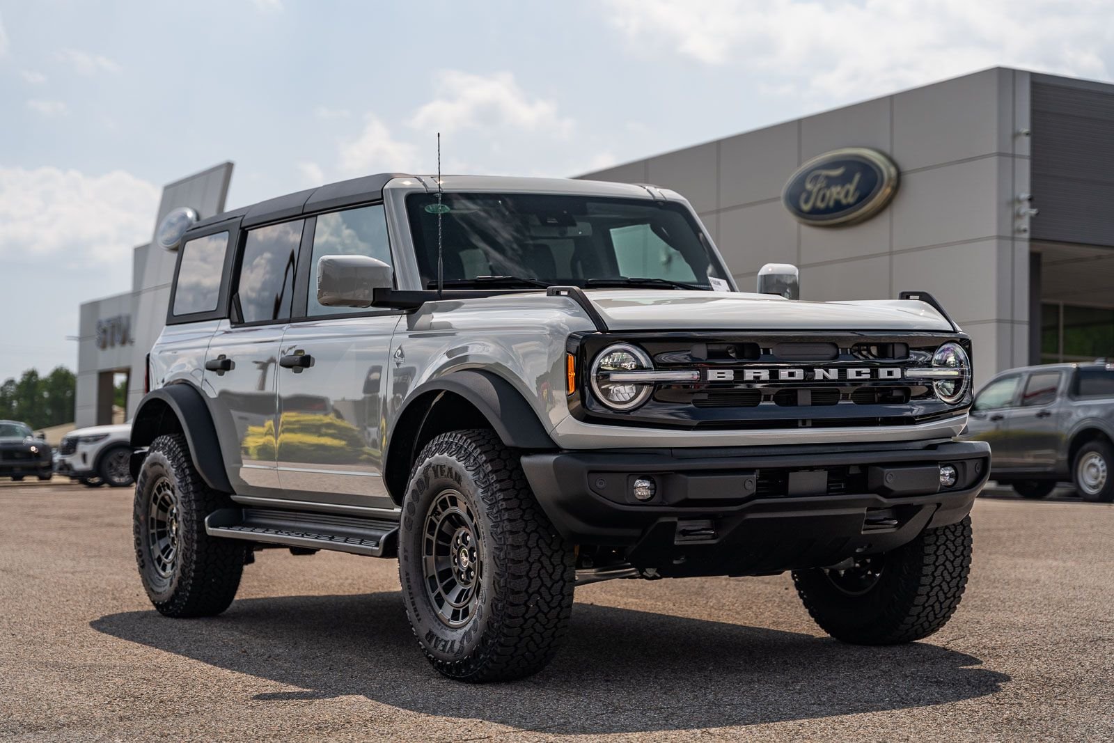New 2026 Avalanche Gray Ford Outer Banks® image 1