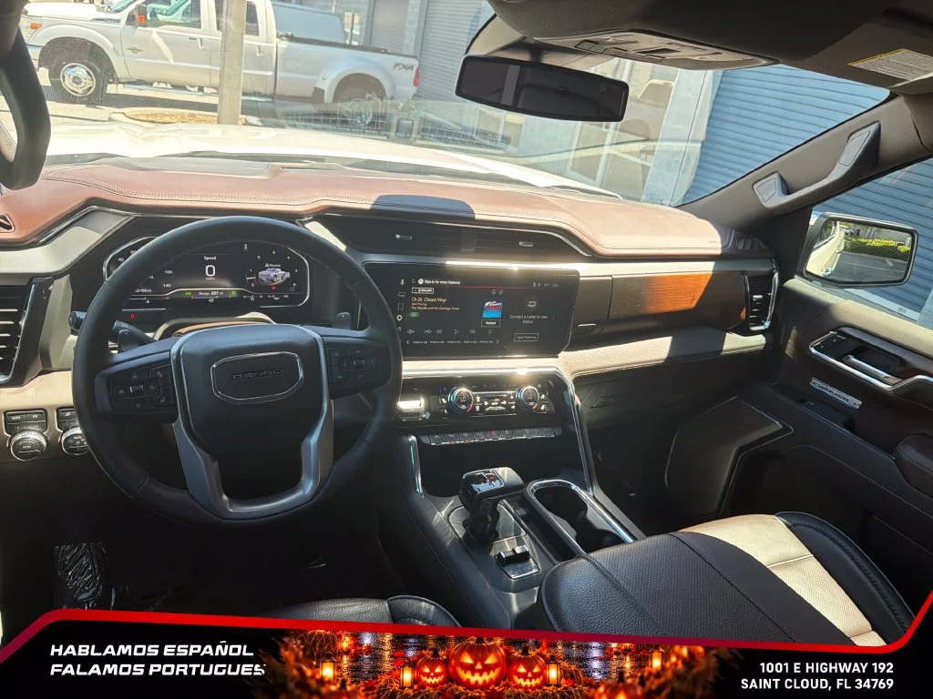 Used 2025 White Frost Tricoat GMC Denali image 29