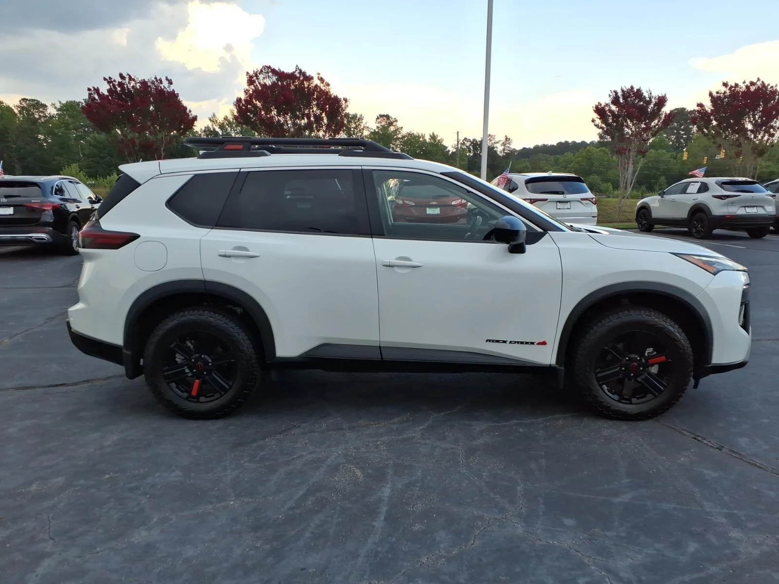 Used 2025 Everest White Pearl Nissan Rock Creek image 10