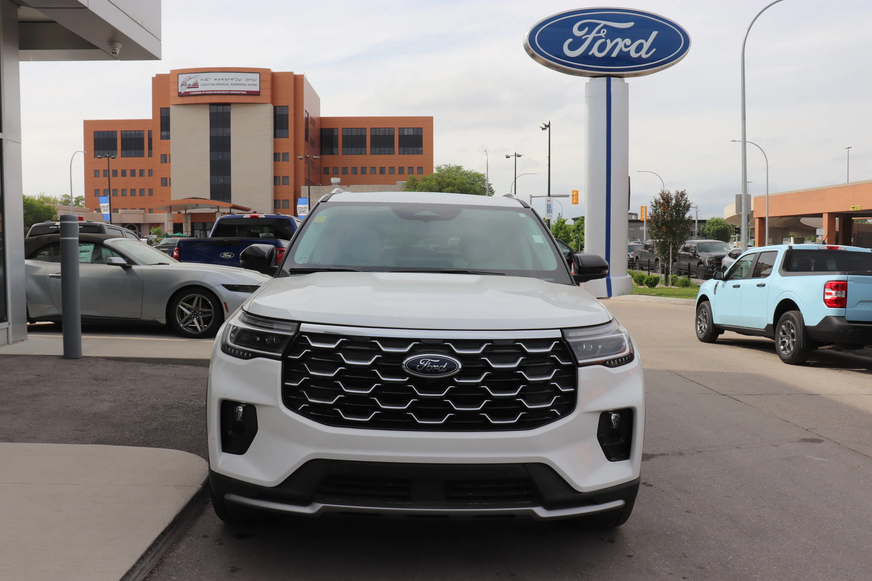 New 2026 STAR WHITE MET TRI-COAT Ford Platinum image 2