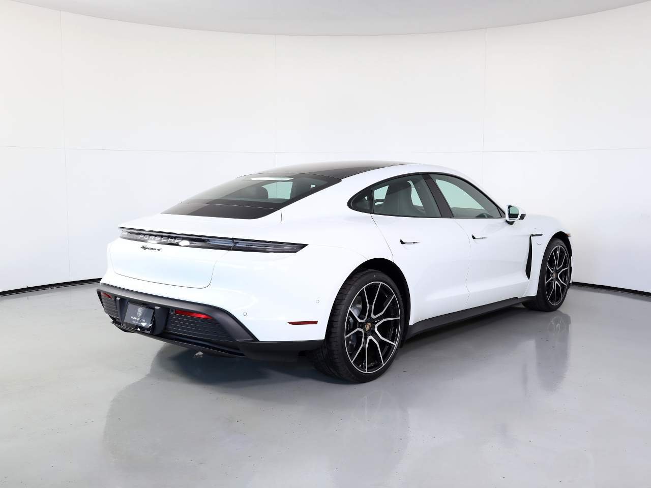 2025 Porsche Taycan Base - Photo 7