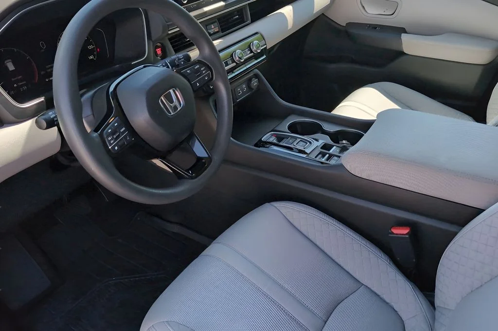 Certified Used 2024 Modern Steel Metallic Honda LX image 11