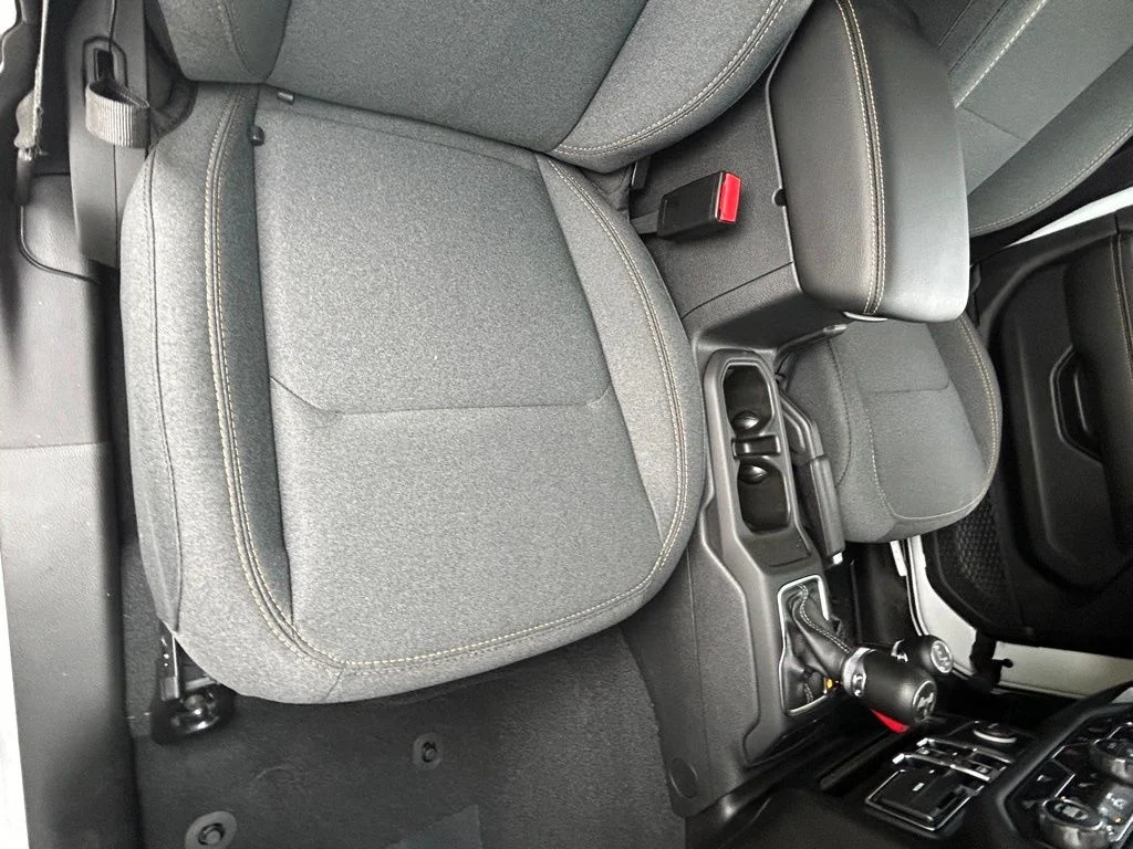 Used 2024 White Jeep Sahara image 22
