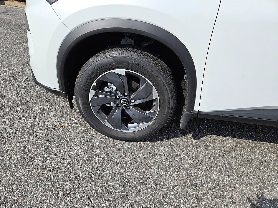 Certified Used 2026 Everest White Pearl Tricoat Nissan SV image 8