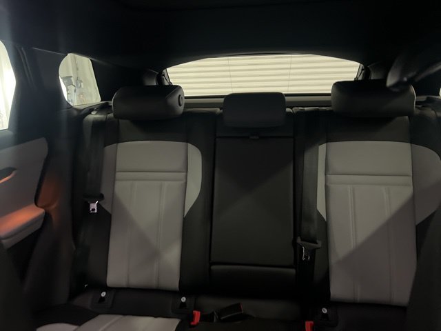 New 2026 Arroios Grey Land Rover Dynamic SE image 13