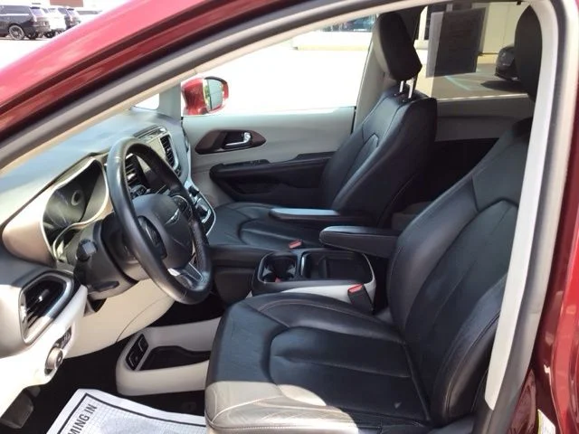 Used 2019 Velvet Red Pearlcoat Chrysler Touring L image 10