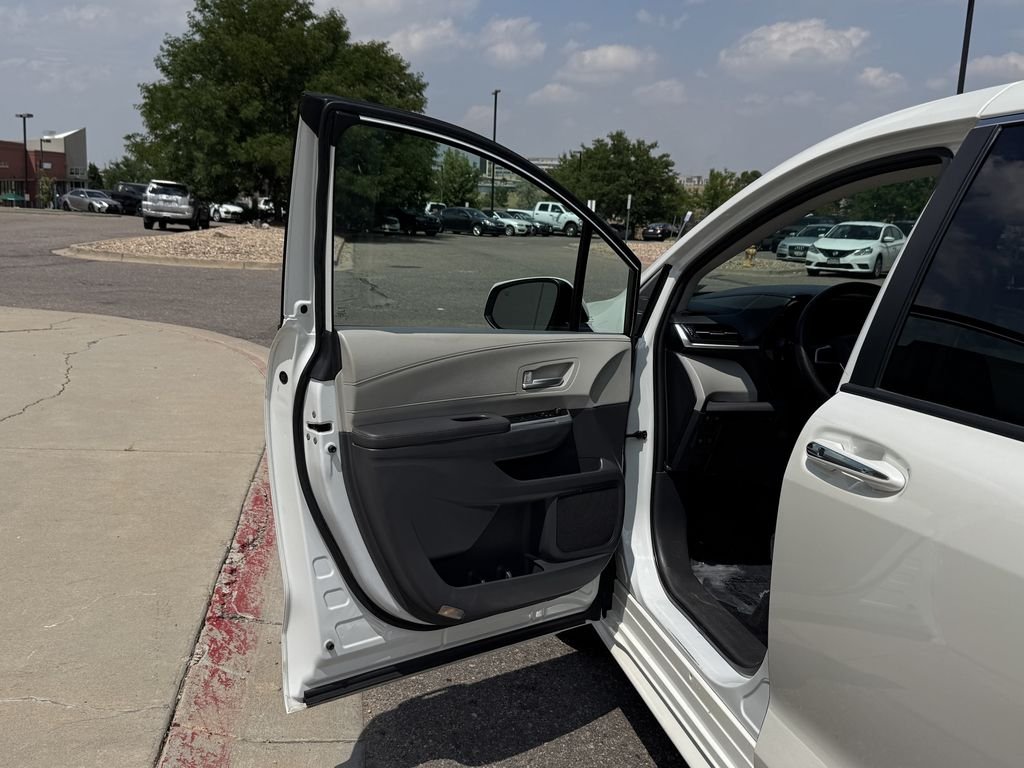 Used 2021 White Toyota XLE image 17