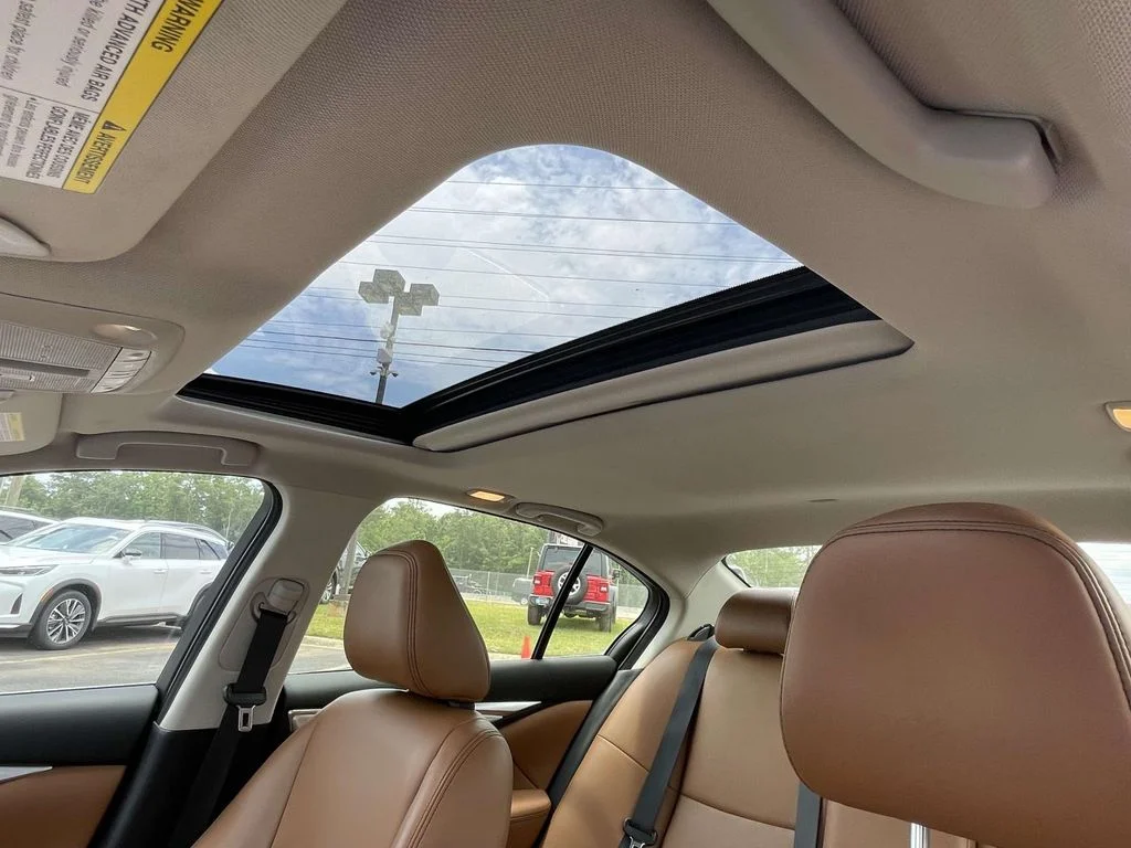 Used 2023 White INFINITI LUXE image 15