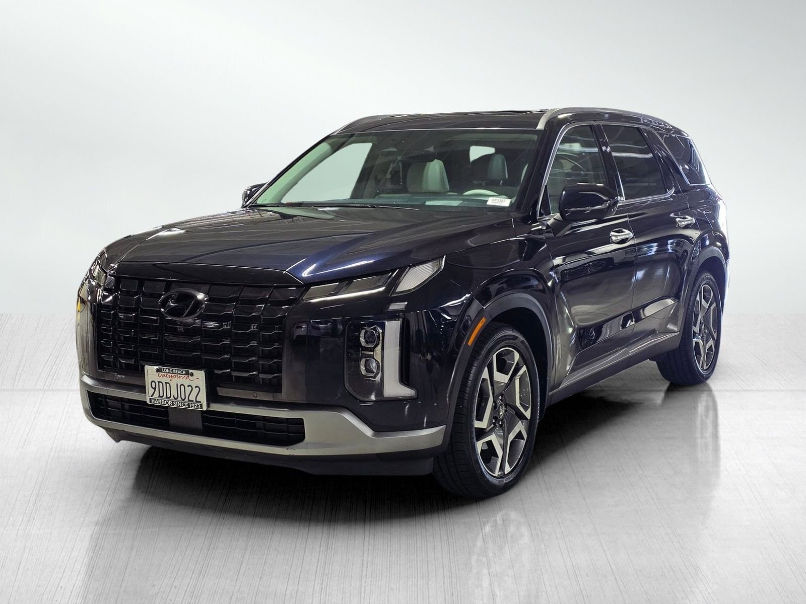 Certified Used 2023 Moonlight Cloud Hyundai Limited image 3