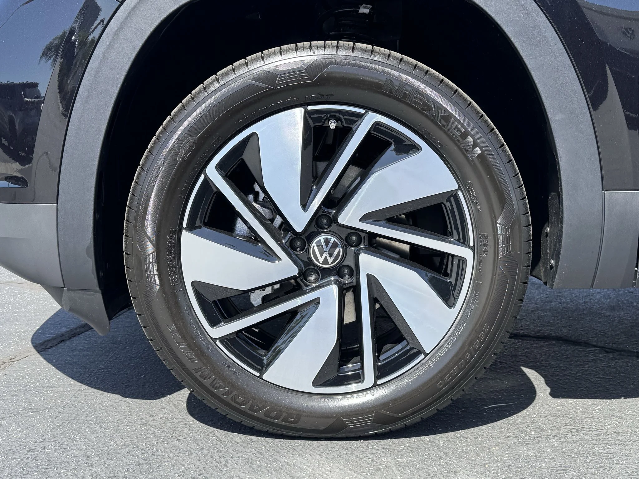 New 2026 Deep Black Pearl Volkswagen 2.0T SEL image 11