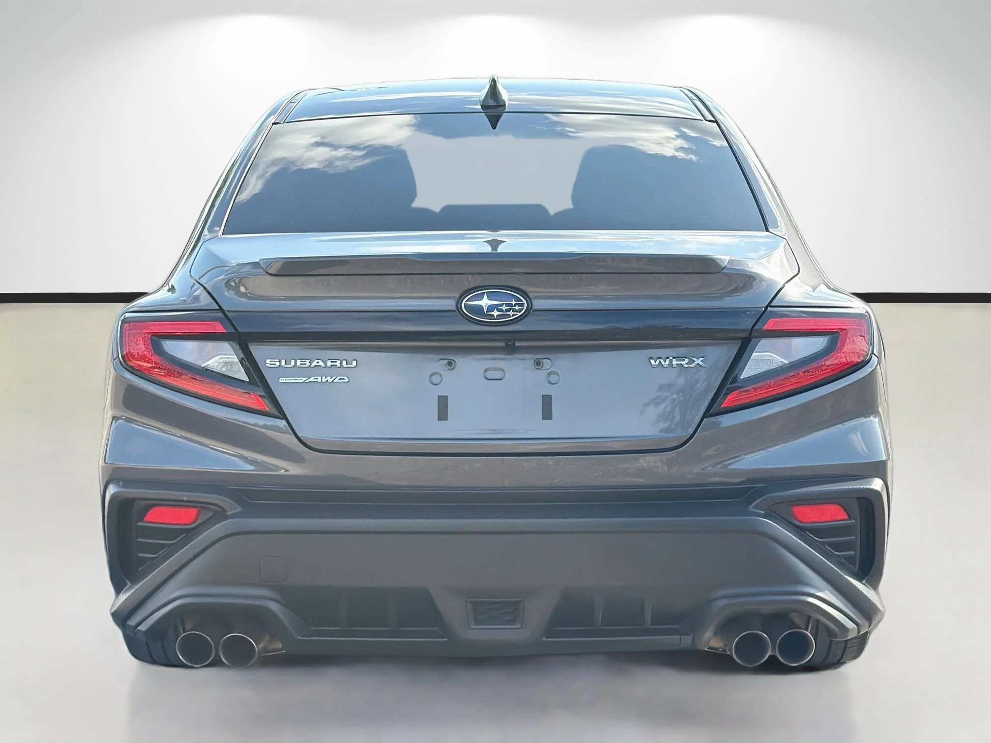 Used 2022 Magnetite Gray Metallic Subaru Limited image 4