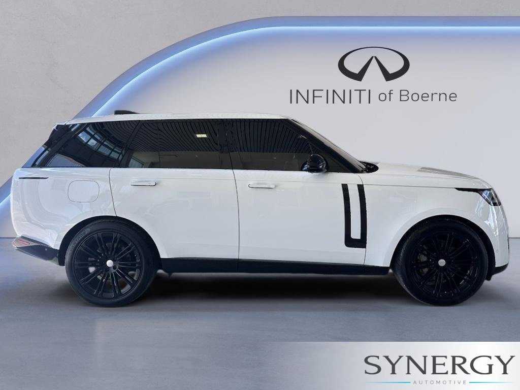 Used 2023 Fuji White Land Rover SE image 4