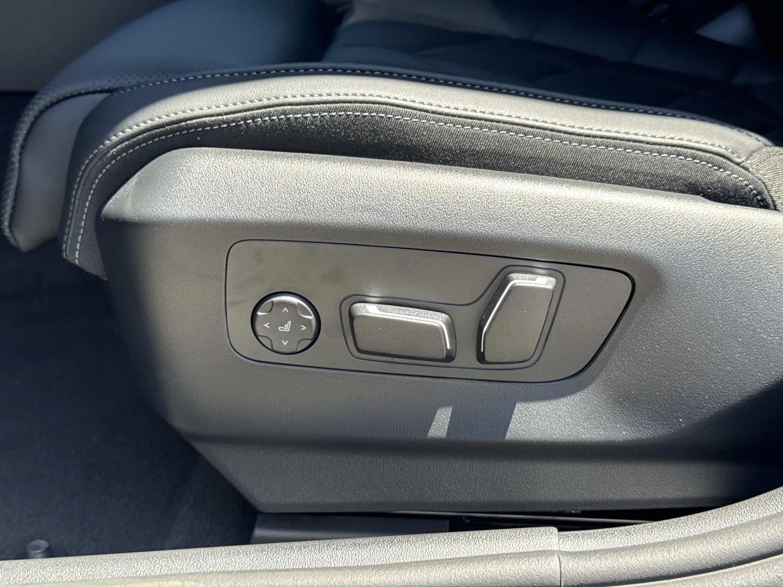 New 2027 Frozen Deep Grey BMW 550e xDrive Sedan image 26