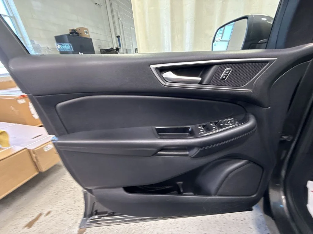 Used 2015 Magnetic Metallic Ford SEL image 30