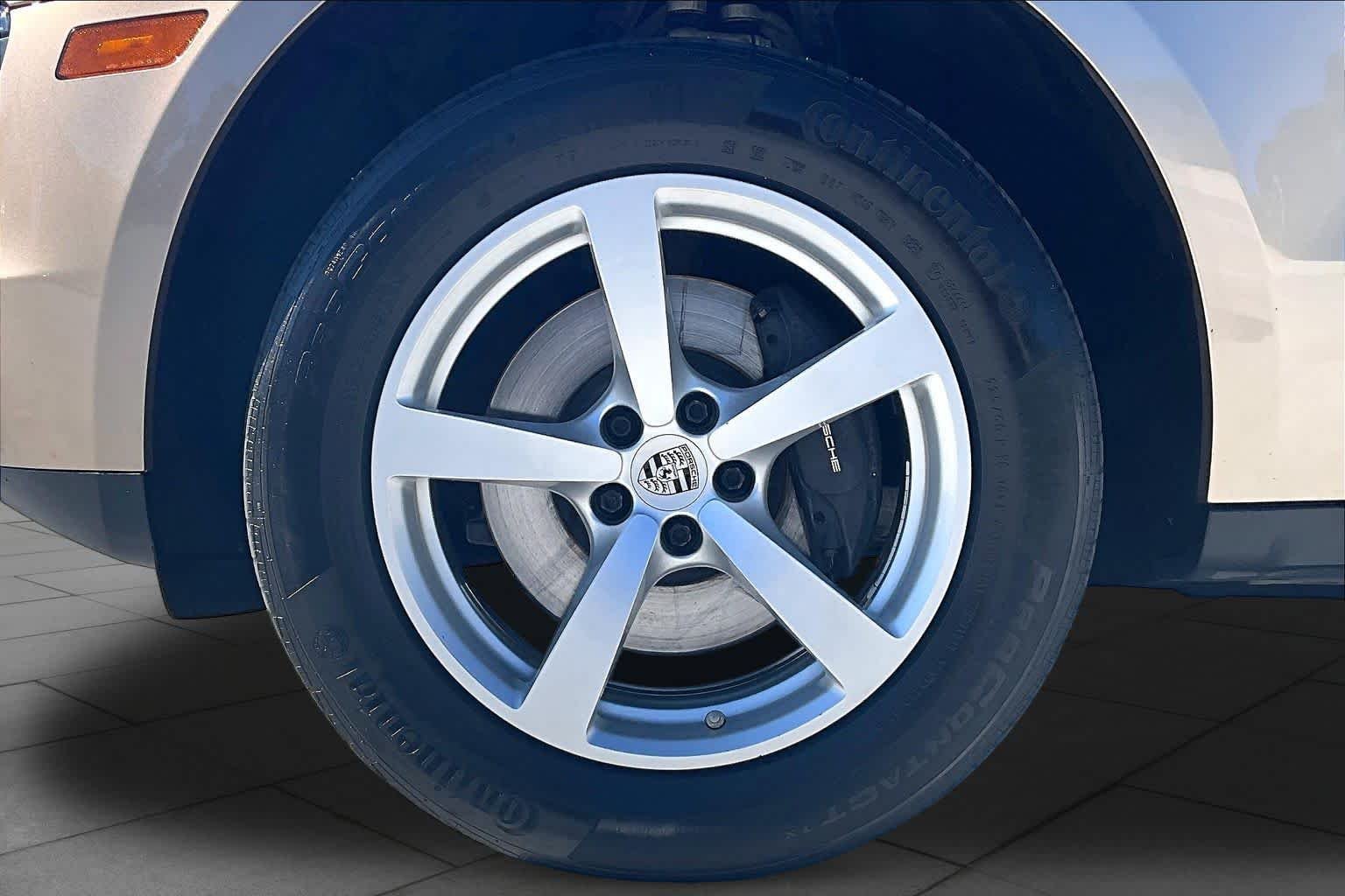 Used 2017 Palladium Metallic Porsche  image 10