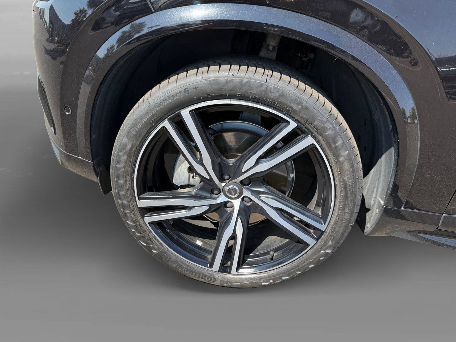 Used 2019 Onyx Black Metallic Volvo T6 R-Design image 9