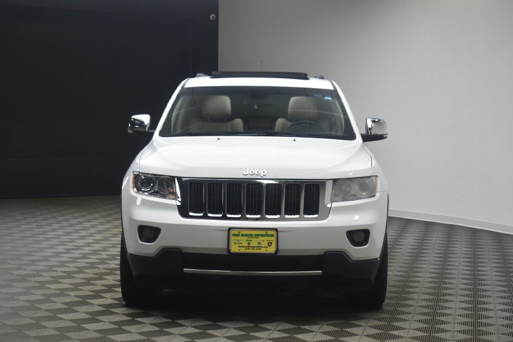Used 2013 Bright White Clearcoat Jeep Limited image 18